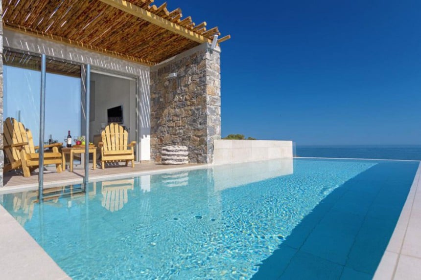 Atermono Boutique Resort and Spa on ylellinen ja moderni hotelli aivan Platanesin rannalla Rethymnonissa. Kuva: Mixx Travel